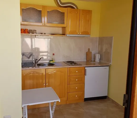 Tatjana * Νεσέμπαρ